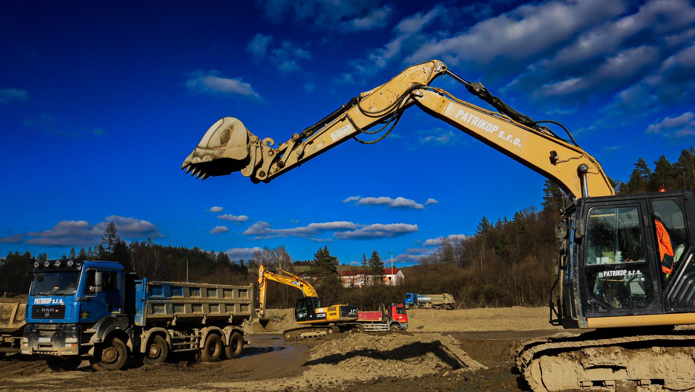 CAT 315 E — ťažkotonážne pásové rýpadlo